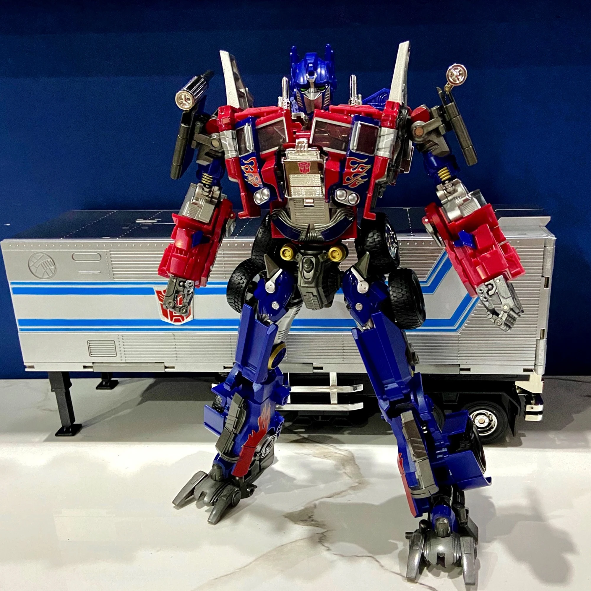 Transformation Robot Black Apple Optimus Commander Weijiang W8022  OP Commander M01 Deformation Action Figure Toys 1