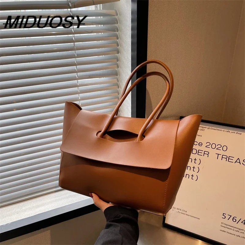 

French Minority Design Wings Style Bag Big Handbag Female 2023 New Fashion Retro Commuter Shoulder Underarm Bag