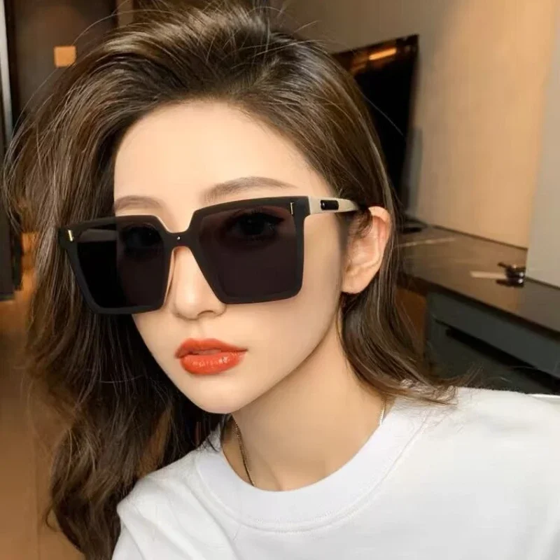

Fashionable and High-end Ins Style Sunglasses with A Square Shape To Show The Face Driver Driving UV Resistant Sunglasses