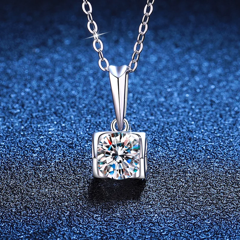Boutique PT950 Moissanite Pendant Women's Necklace Angel Kiss 1 Carat Moissanite Diamond Necklace Valentine's Day