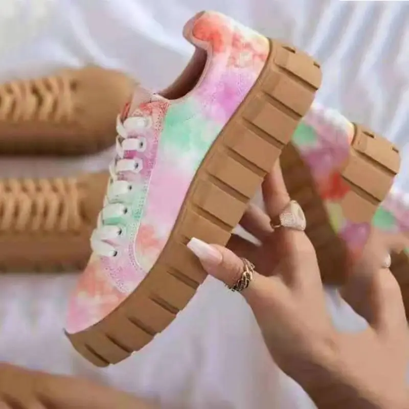 

2023 New Large European and American Style Board Shoes Camo Street Women's Shoes British Style Women's Sports Casual Shoes