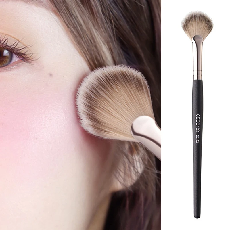 

1 Pcs Fan-shaped Makeup Brushes Blusher Powder Highlight Contour Sculpting Brush Blush Blending Beauty Makeup Sector Brush Tool