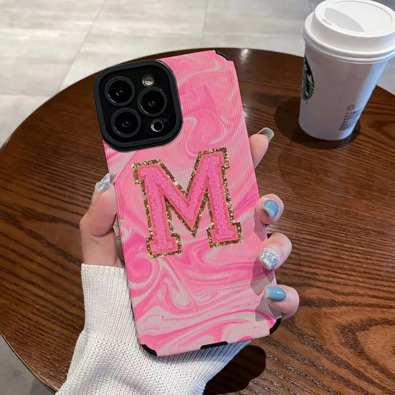 thumbnail image 1 of Funda de teléfono con letra M rosa para iPhone, 15, 12, 14, 11, 13 Pro Max, Mini, SE, XR, XS, X, 8, 7 Plus, cubierta de silicona a prueba de golpes, 1 of 4