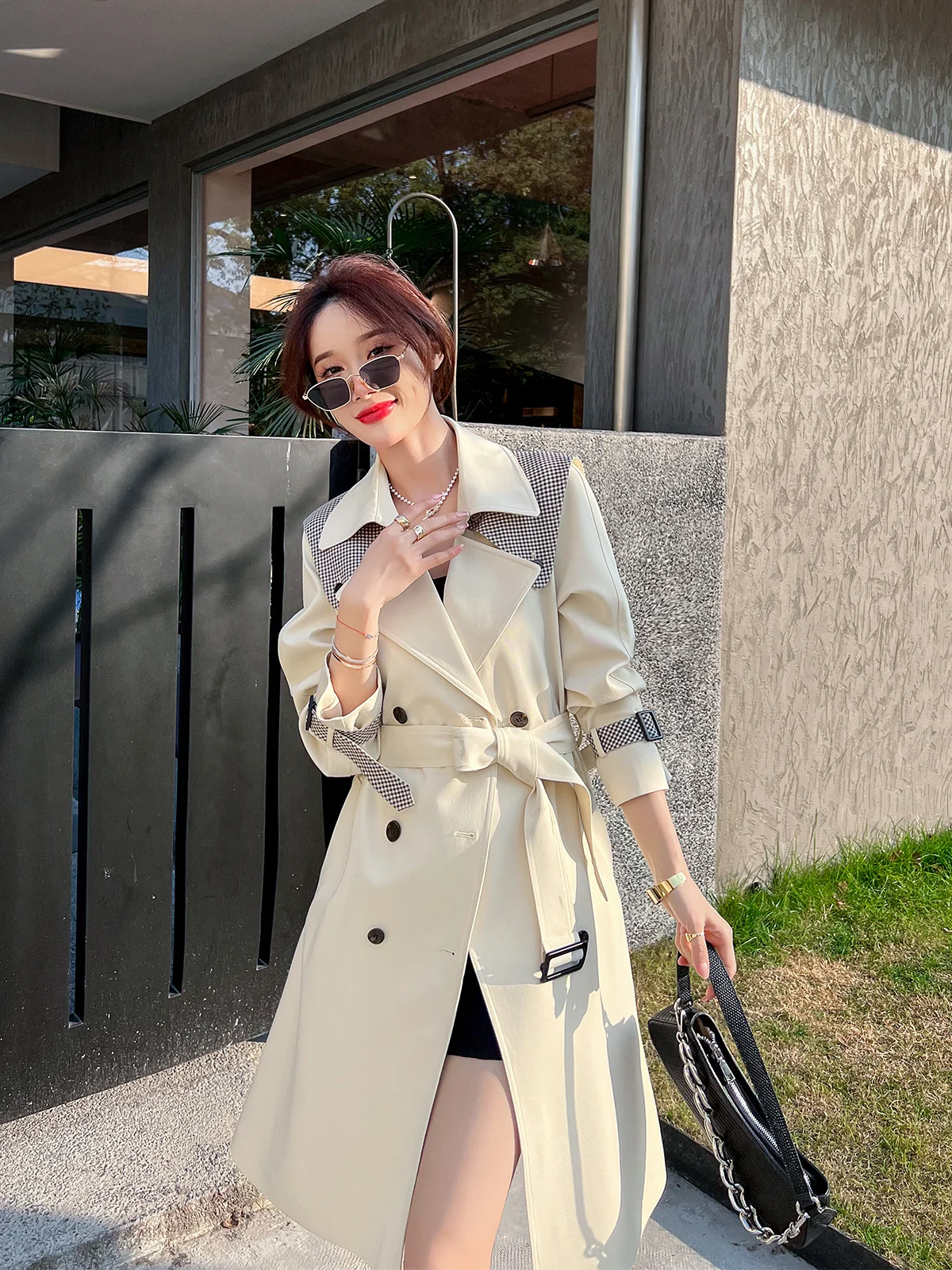 

High quality off white trench coat for women's spring and autumn 2023 new mid length style, popular British style coat this year