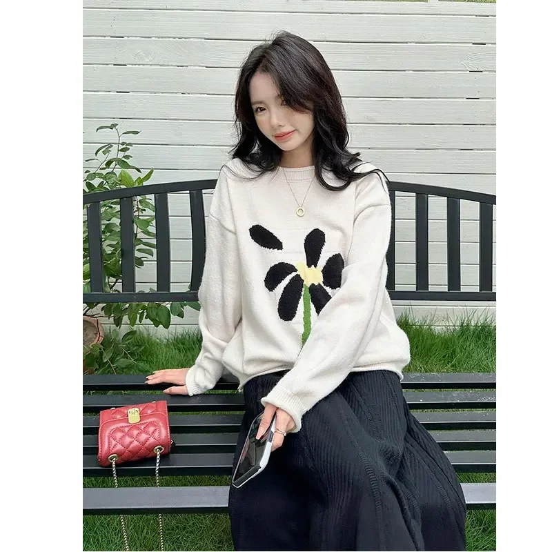 Autumn Pregnant Woman Sweater Korean Style Long Sleeve O-neck Large Flower Embroidery Fashion Maternity Knitted Pullovers Top