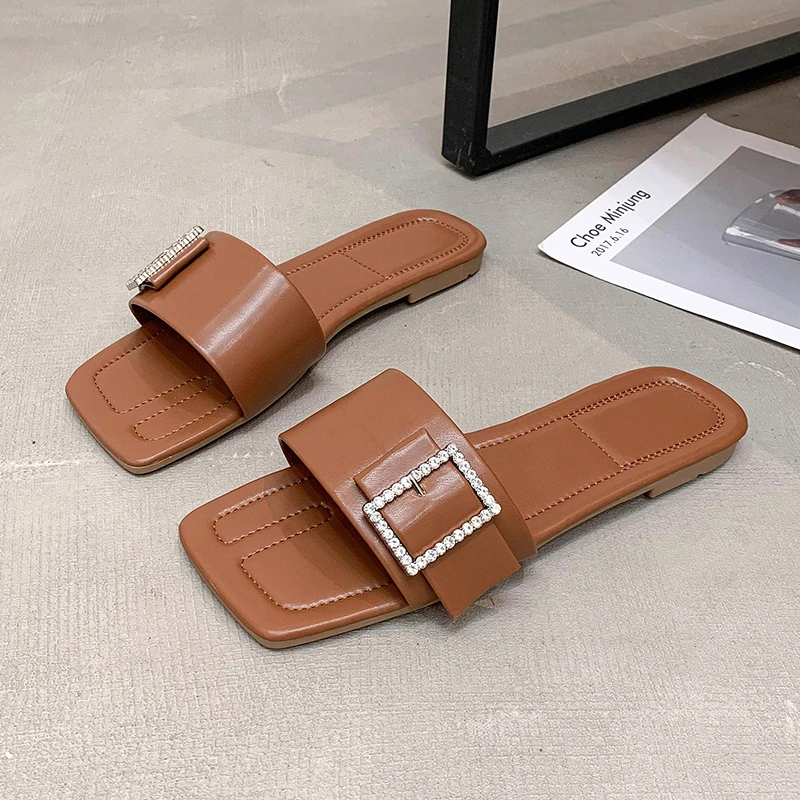 

Женские летние тапки на плоской подошве, повседневные удобные тапки с металлическими пуговицами, 2024