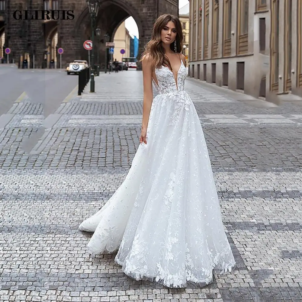 

2022 Boho White Wedding Dress A-Line V-Neck Lace Appliques Spagetti Straps Bridal Gowns Dubai Backless Brides Dress Custom Made