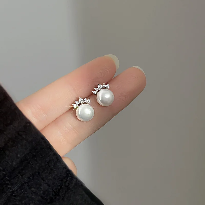 

New Pearl Stud All-Match Female Small Crown Temperament French Entry Lux Minority Design Earrings Live Broadcast Supply