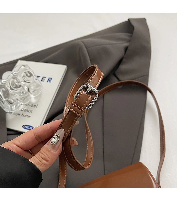 Single shoulder solid color, simple and versatile, casual crossbody mobile commuting mini box, saddle bag, women's bag_voghion.com