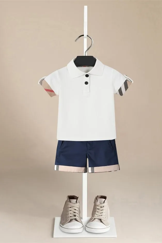 Брендовая дизайнерская качественная одежда с отложным воротником, летняя одежда в полоску для маленьких мальчиков, футболка + шорты, комплекты детской повседневной одежды