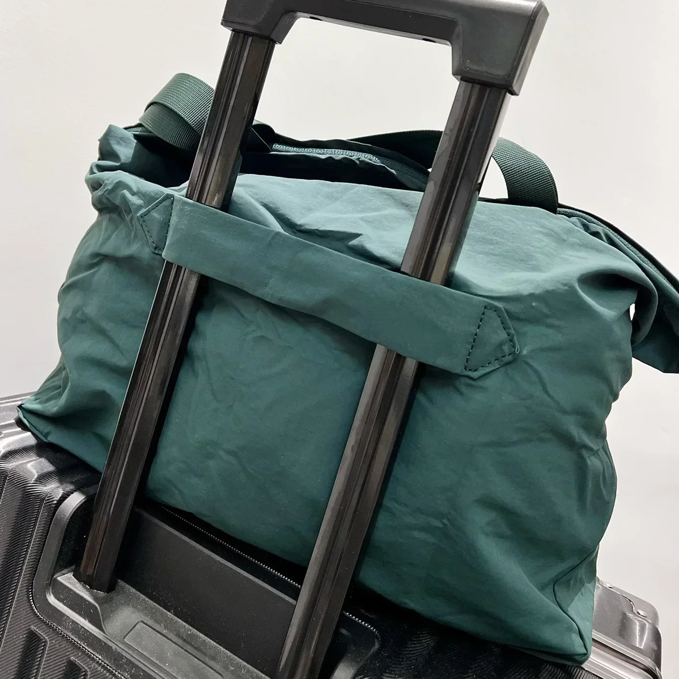 Рисунок 6 - LuluLogo 30L дорожные сумки через плечо