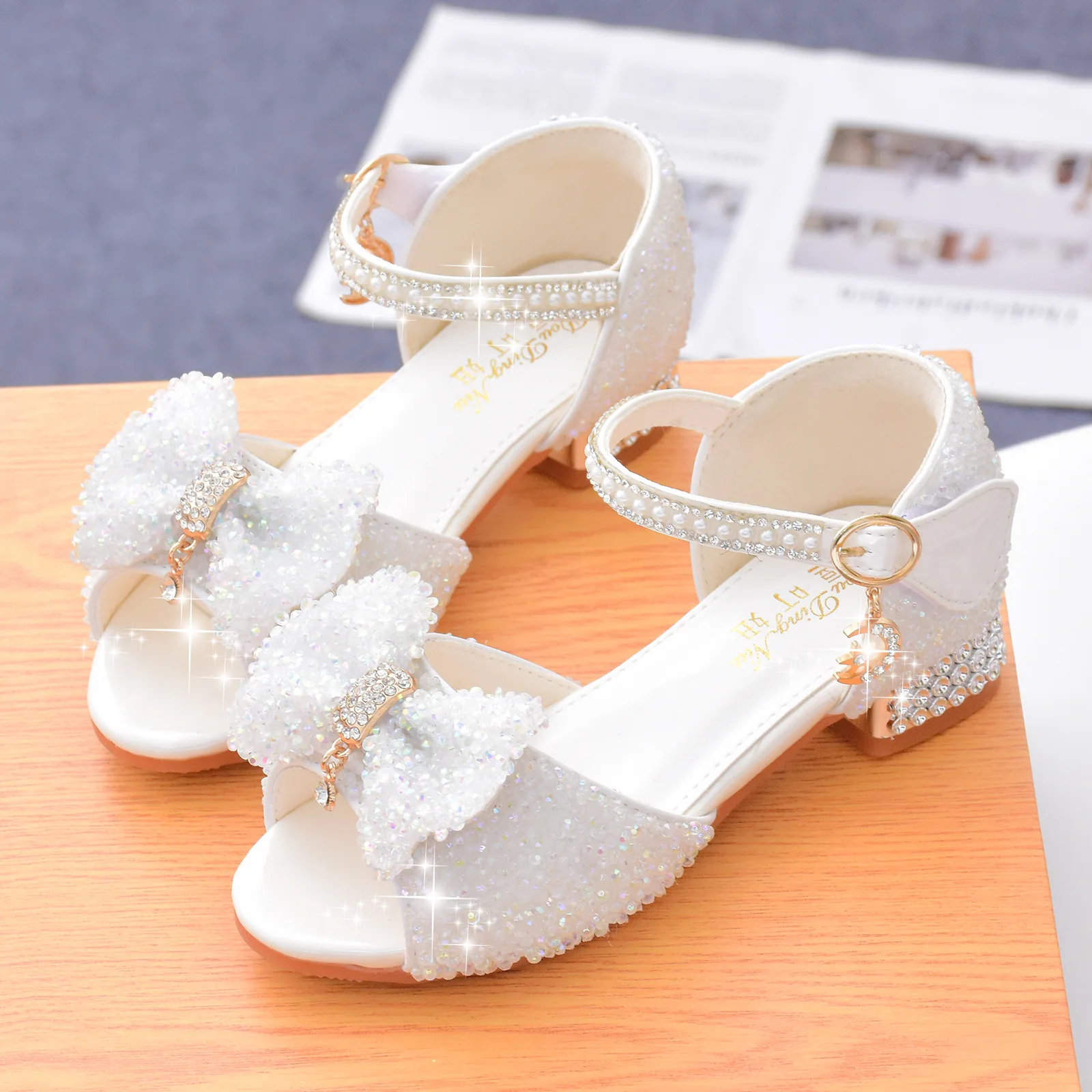Children's Sandals Summer Princess Crystal Shoes Girls High Heels Fashion Sequins Girls Soft Bottom Performance Shoes baby shoes,kids shoes,children sandals,kids sandals