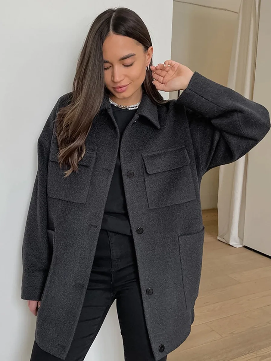 

Dark gray woolen jacket with a single breasted collar and a neutral minimalist autumn/winter vintage jacket