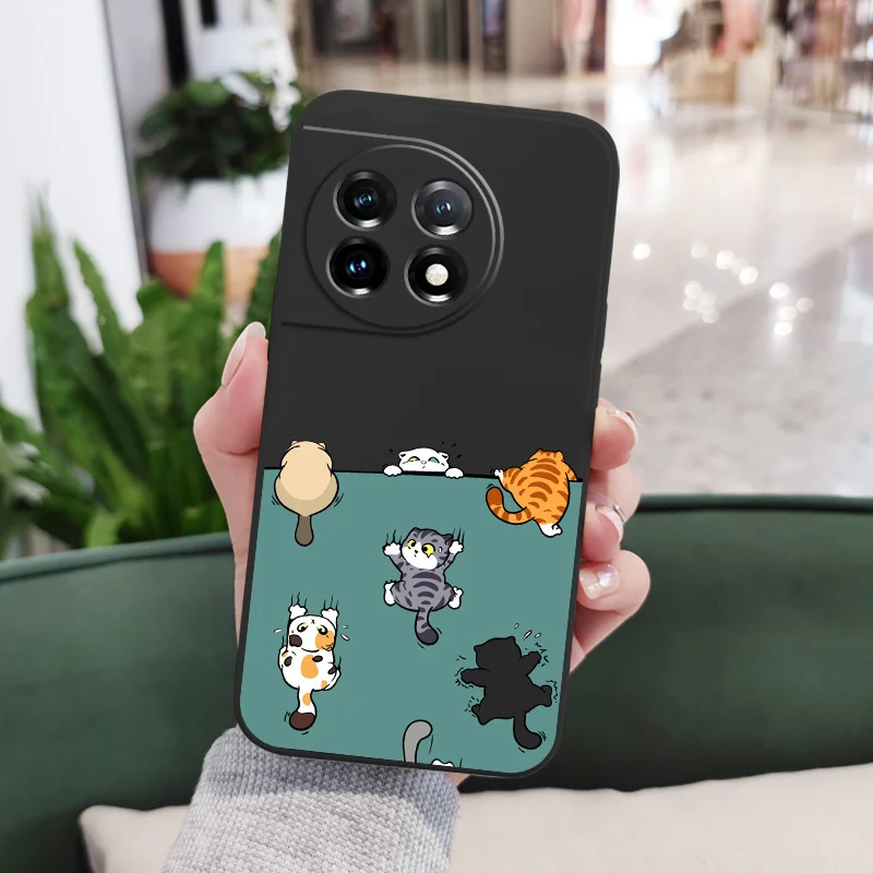 Adorable Climbing Cat Liquid Silicone Phone Case