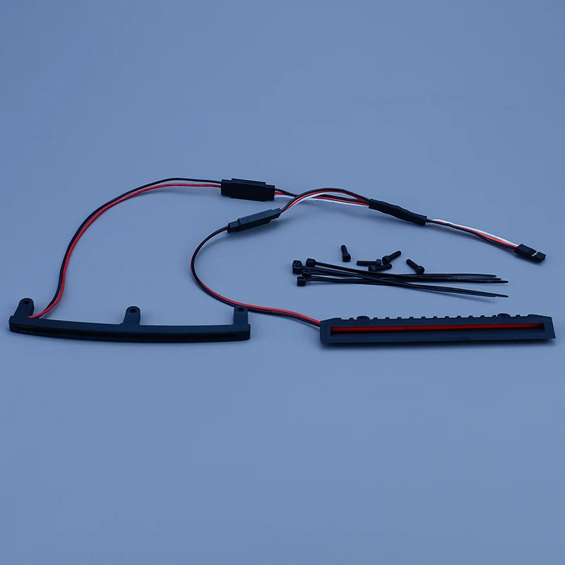 Détail du phare avant du kit feux LED pour Traxxas Mini Slash 4X4, éclairage puissant