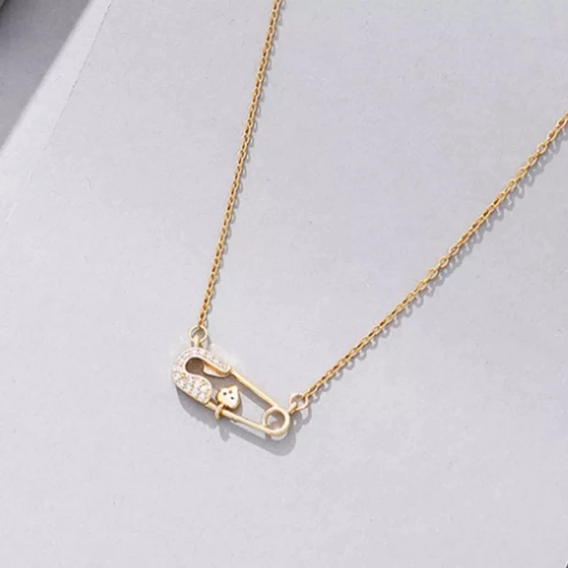 

Fashion Safety Pin Necklace For Women Crystal Pin Shape Necklaces Charms Clavicle Chains Jewelry Girl's Party Gift Accessories