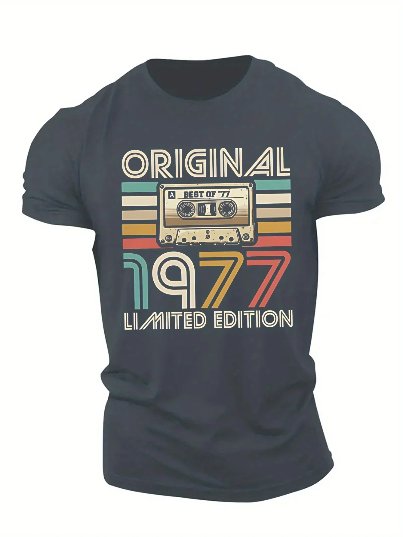 1977 Herren-T-Shirt mit Retro-Kassettenmuster, Retro-geometrische Streifen, Sommer-Top, lässiges T-Shirt, nostalgisches Design – Detail 6