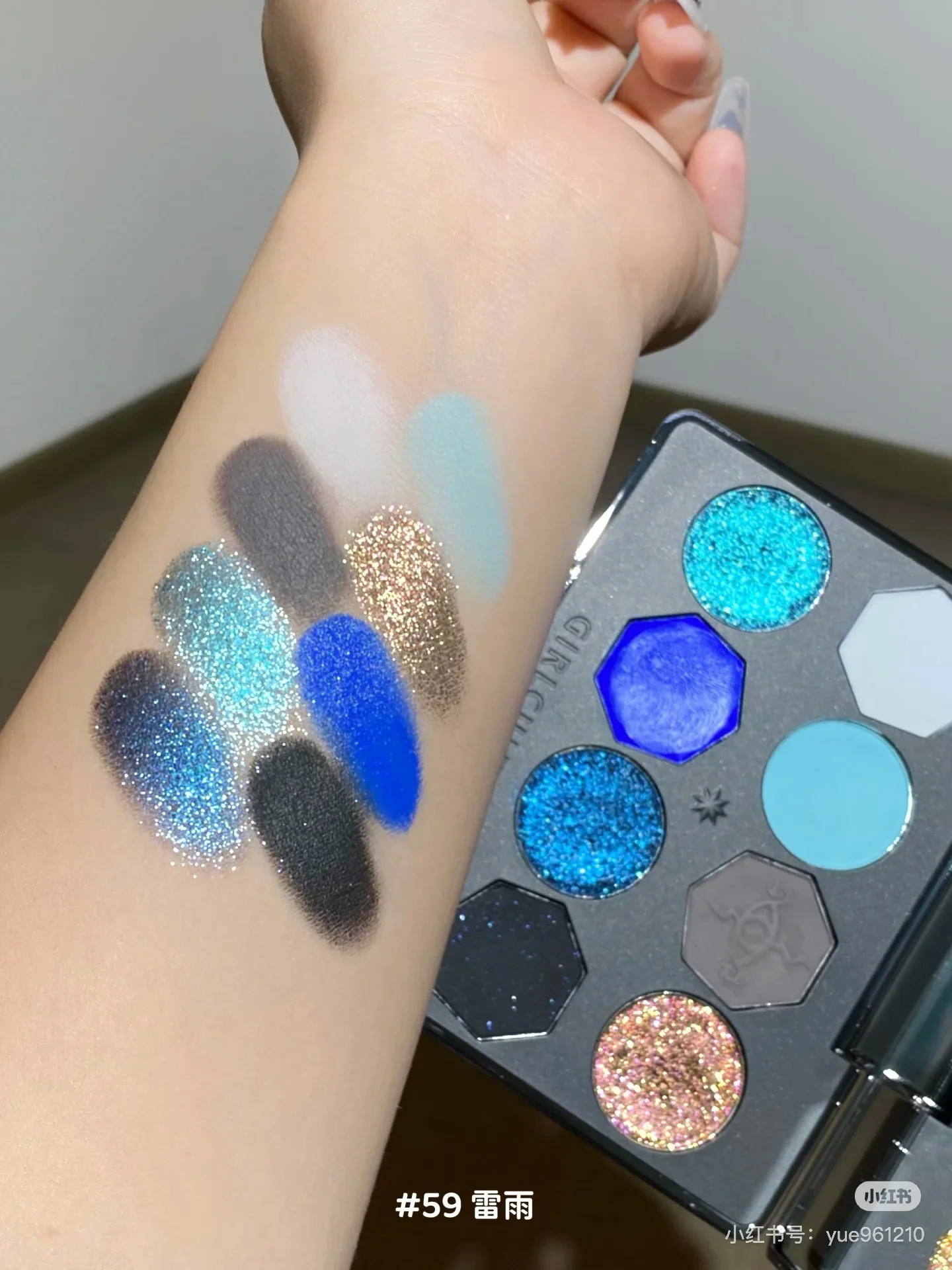 Girlcult Hmong Witch Series 8 Color Eyeshadow Tray Blue Smoky Eye Matte Pearl Chameleon Sparkle Sparkle for Halloween Fun Makeup 2