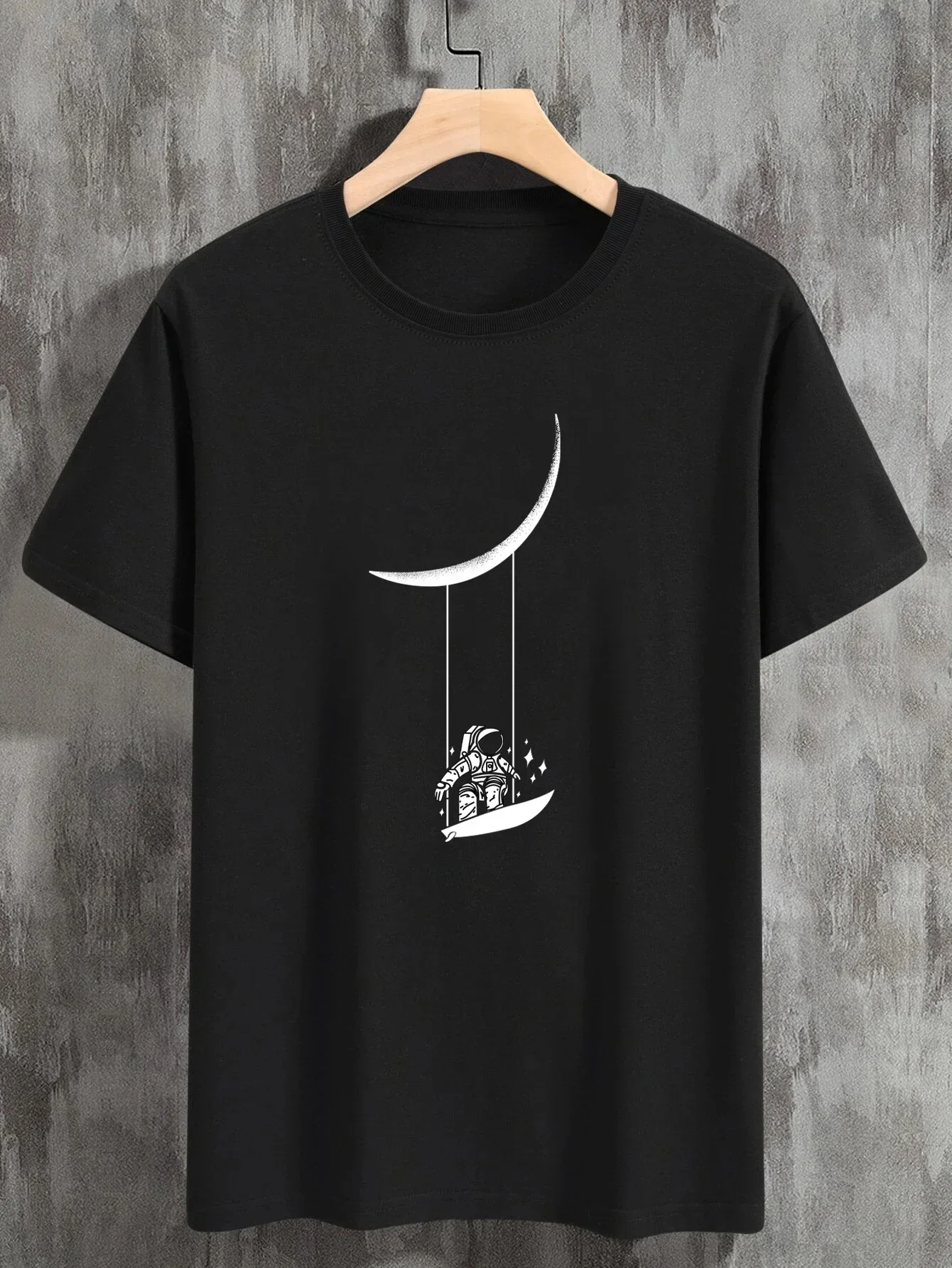 thumbnail image 1 of Camiseta para hombre con estampado de astronauta y luna, 100 % algodón, cuello redondo, manga corta, ropa masculina de primavera y verano de alta calidad, 1 of 5