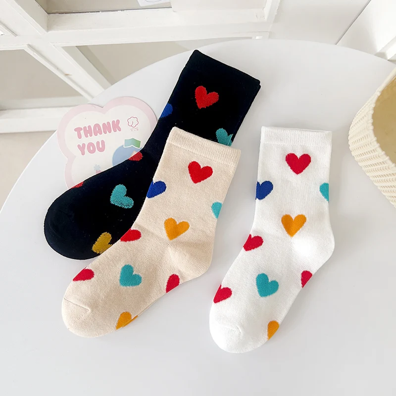 Три пари весняно-осінніх шкарпеток для дівчат, солодкі та універсальні, з дизайном кольорових блоків у формі серця