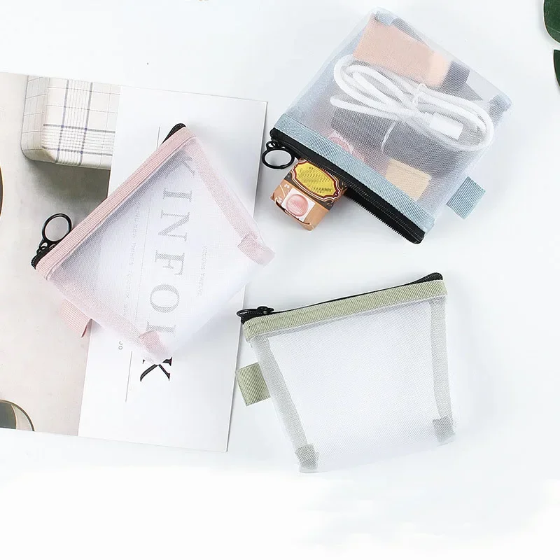 Enkrio 2 mini borse trasparenti per il trucco con portachiavi, con cerniera, borsa trasparente per esposizione di figure portamonete, porta carte e organizer per cavi dati, bianco, mini, moderno