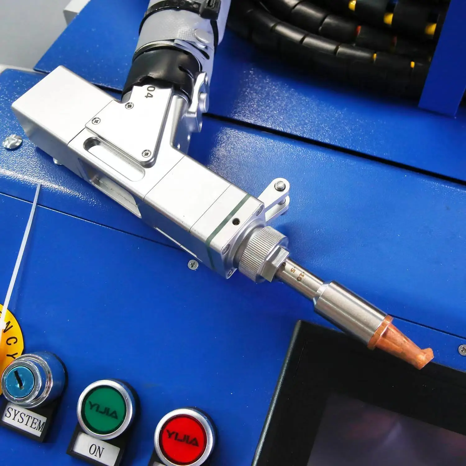 The hand-held laser welding gun is suitable for welding stainless steel and metal 3