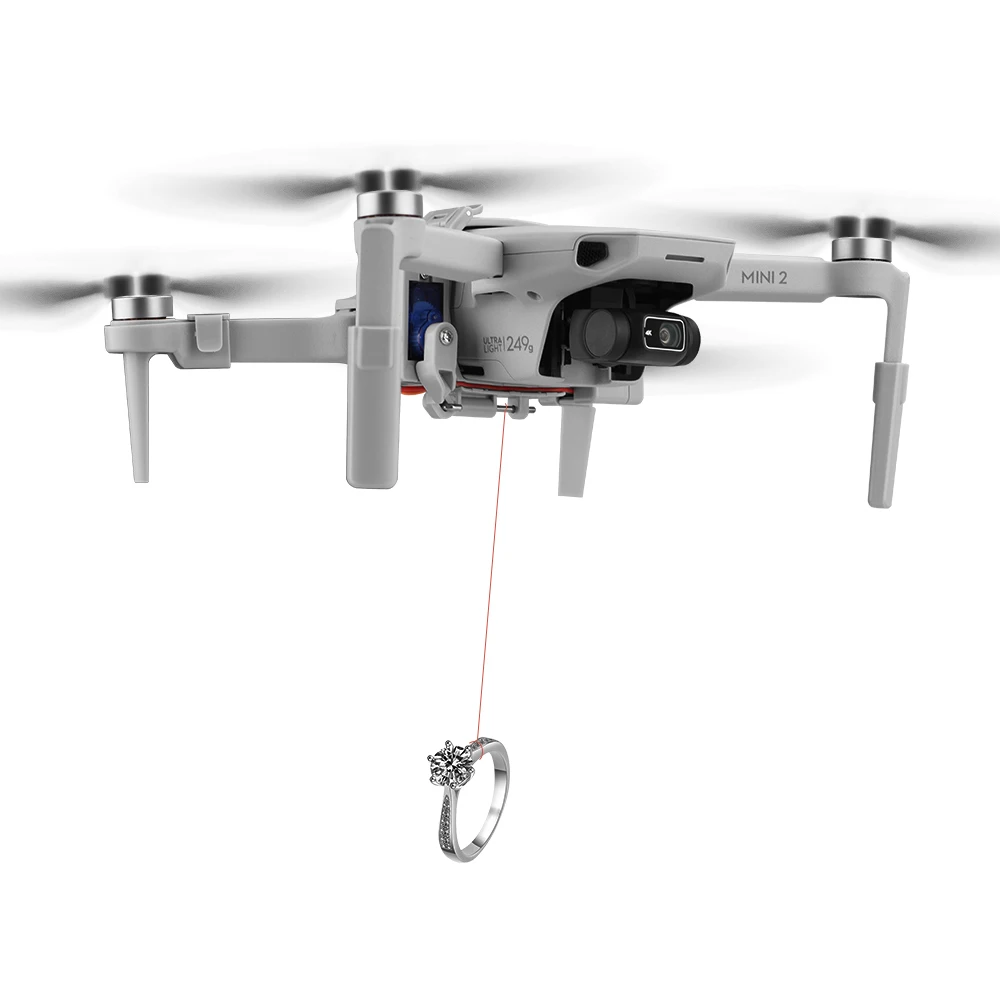 Drone DJI Mini équipé du lanceur largueur en vol, larguant un objet léger