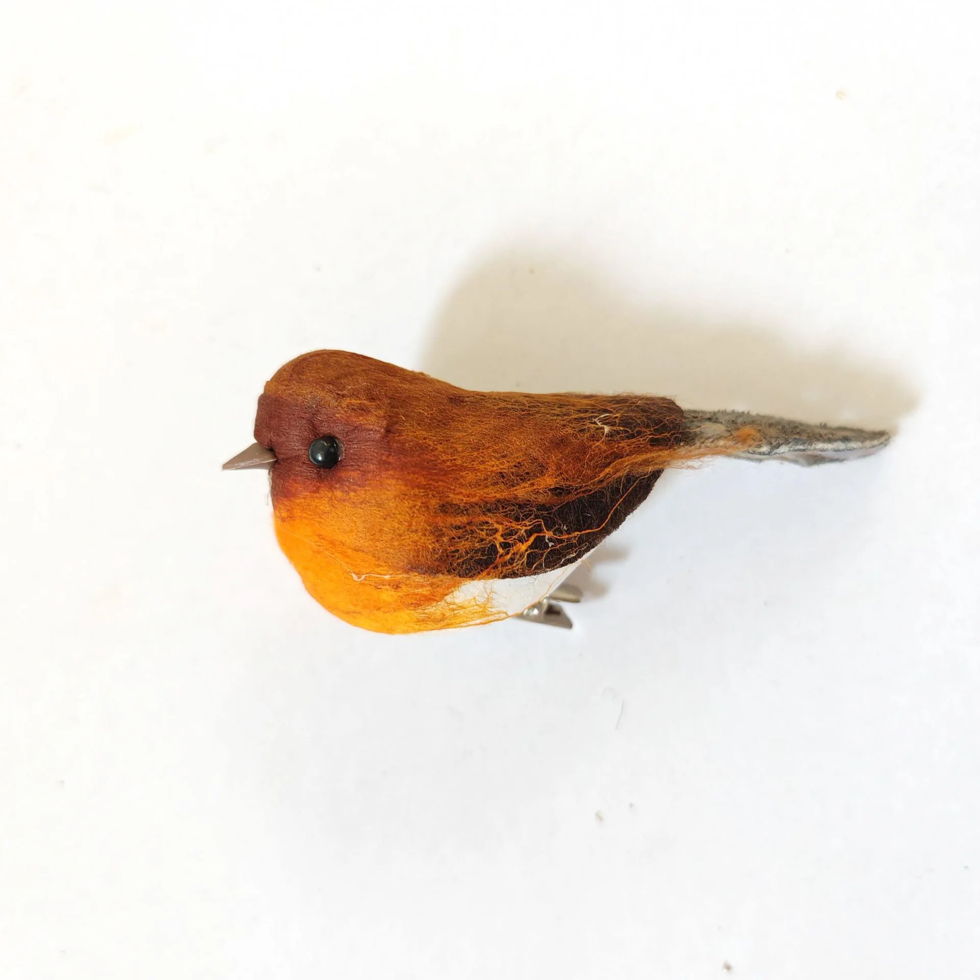 thumbnail image 1 of Simulación de clip de pájaro petirrojo navideño, lindo adorno festivo para árbol de Navidad, adorno de pájaro con plumas artificiales 2025, 1 of 5