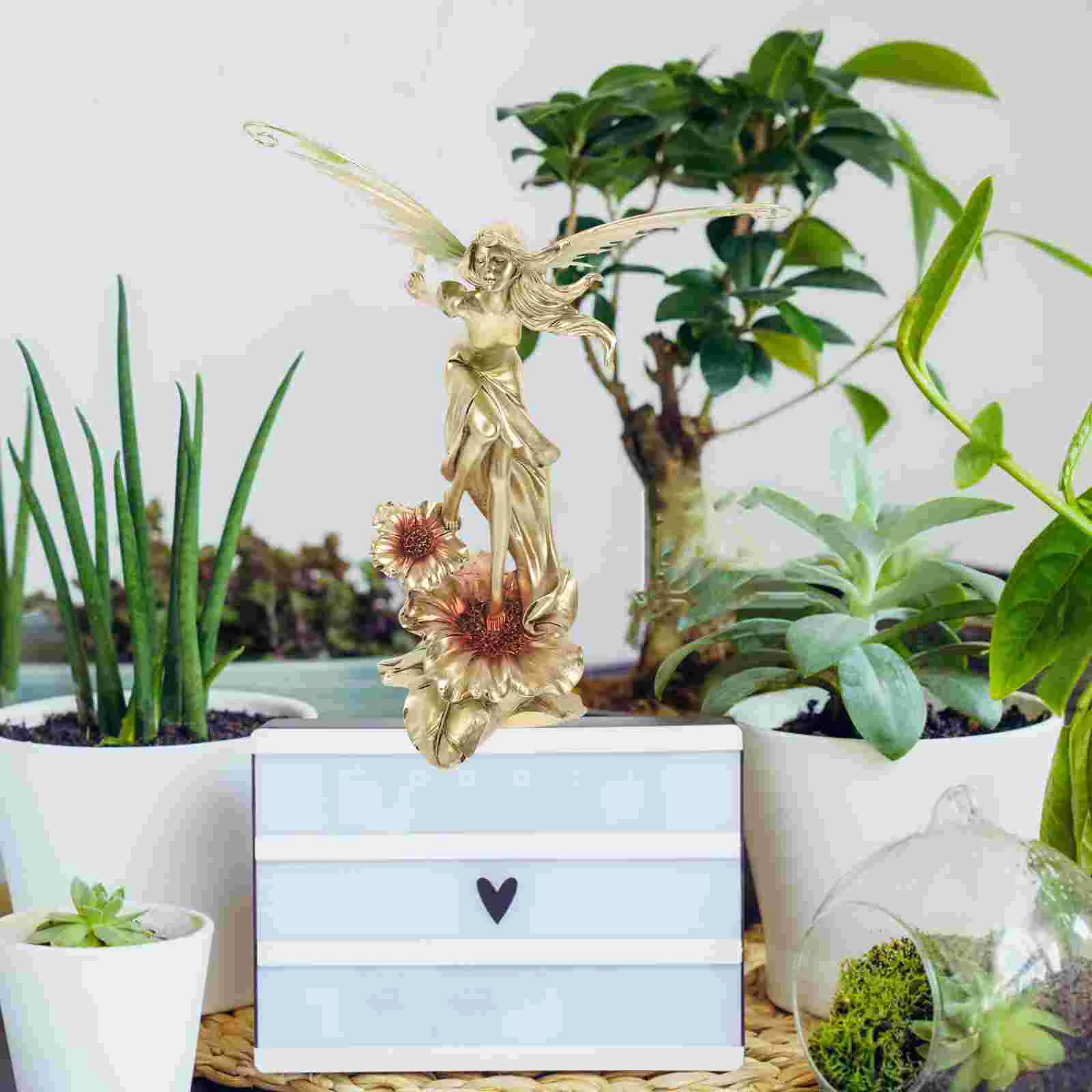 

Декоративная статуэтка в виде цветов