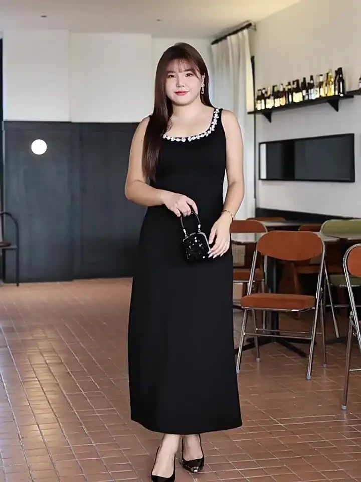 Stunning Plus Size Black Diamond Neck Dress: Classic Vintage Style For Fall  2024!