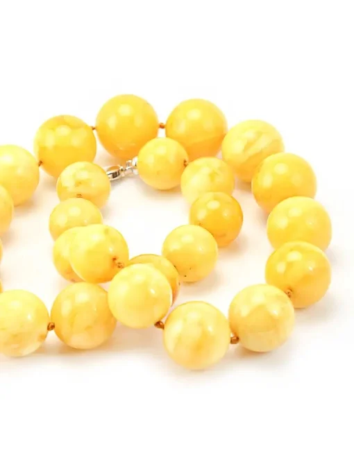 Рисунок 2 - Бусы из формованного янтаря «Шар