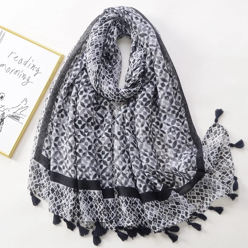 Рисунок 3 - Модный Шелковый шарф с кисточками