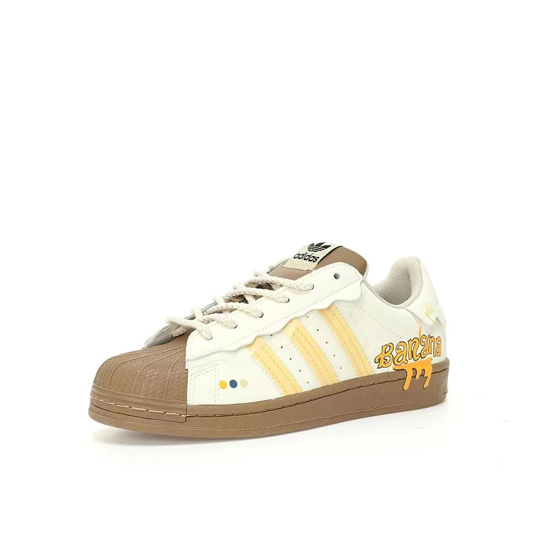 Рисунок 1 - Melting Sadness x adidas originals