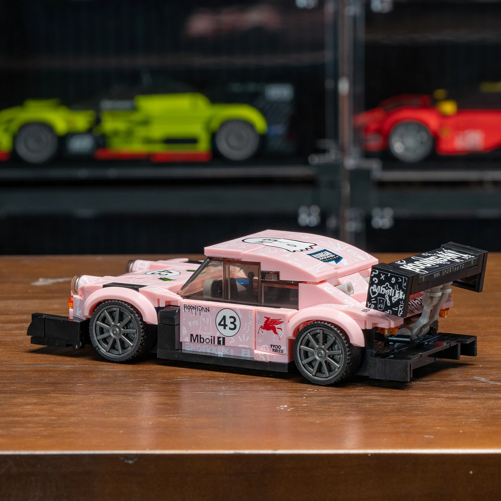 281PCS 핑크 그래피티 레트로 레이싱카 조립 세트, 1:24 스케일 커스텀 스포츠카 모델 키트, 수집용 스피드 자동차 전시품