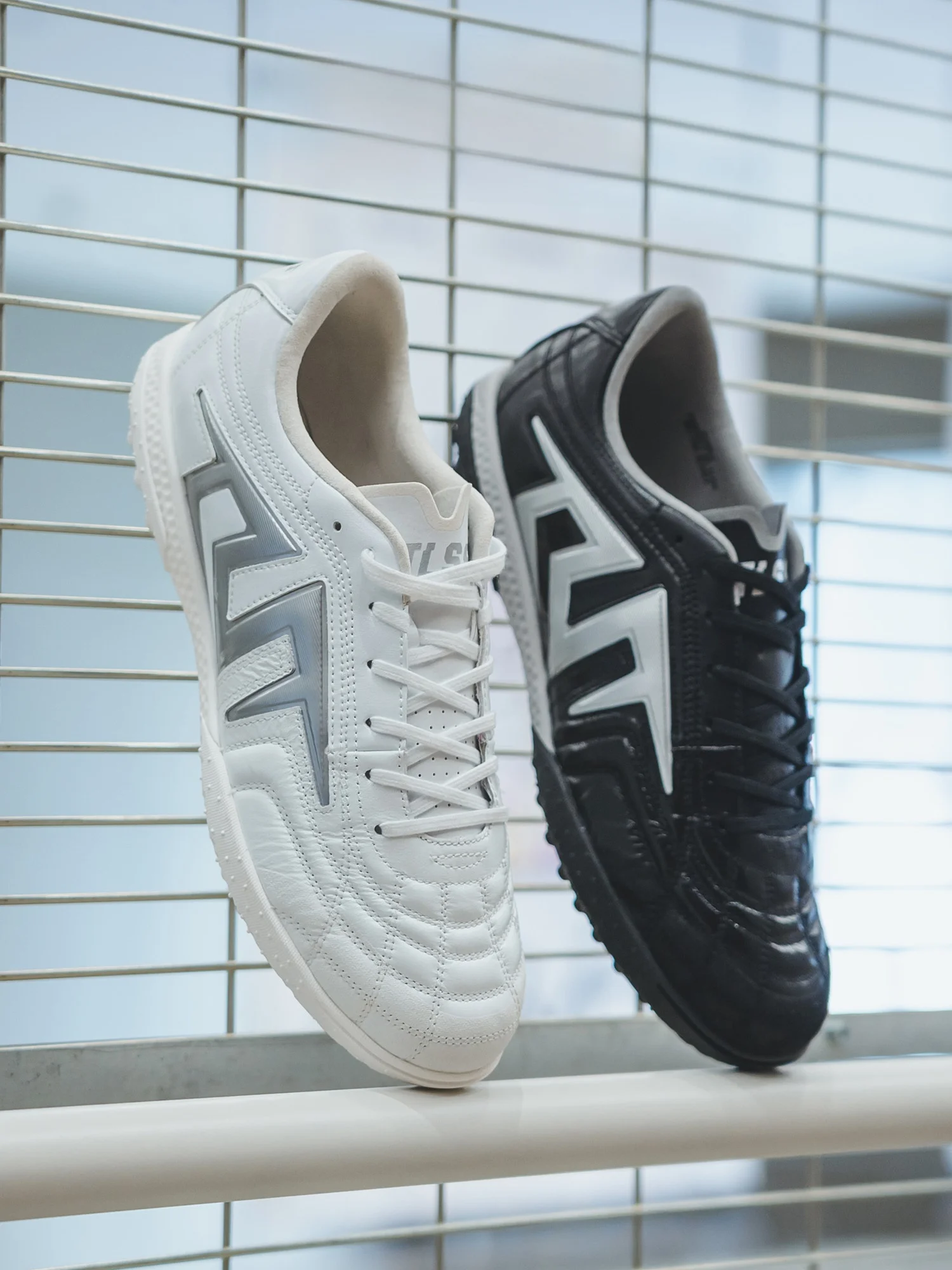 TLSS TACTICIAN.LIGHT pro Fooall oes Kangaroo Skin TF Spike 2E Wide