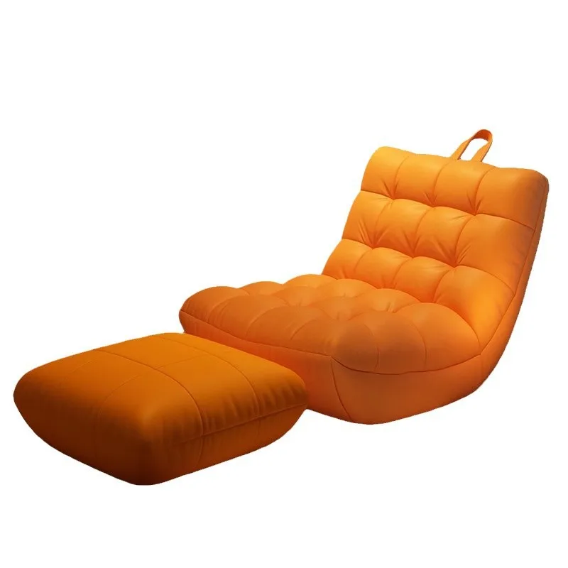 أريكة أرضية عملاقة على شكل كاتربيلر للاسترخاء في غ...