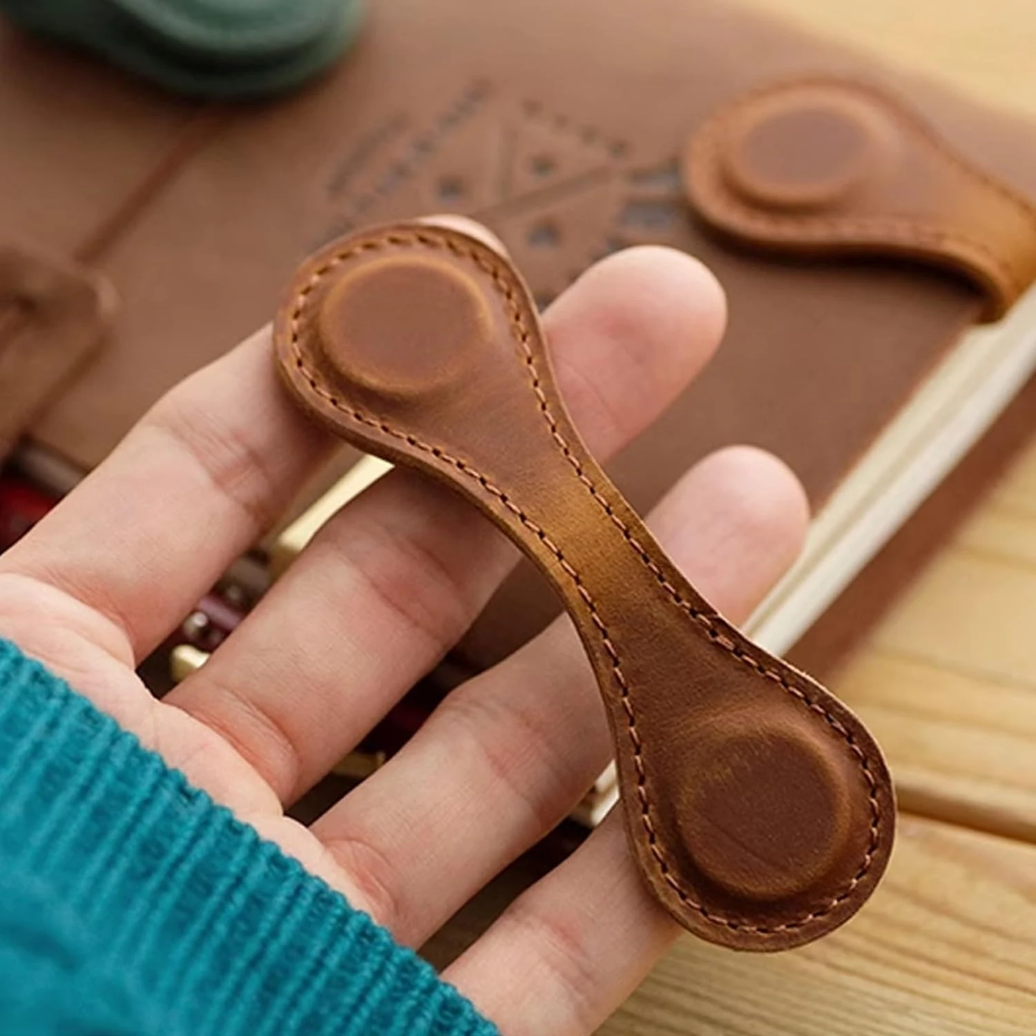 Bookmark, Faux Leather Bookmark Vintage Book Mark Double-Sided Page Markers Leather Page Clip Buckles Reading Gift for Men Wome
