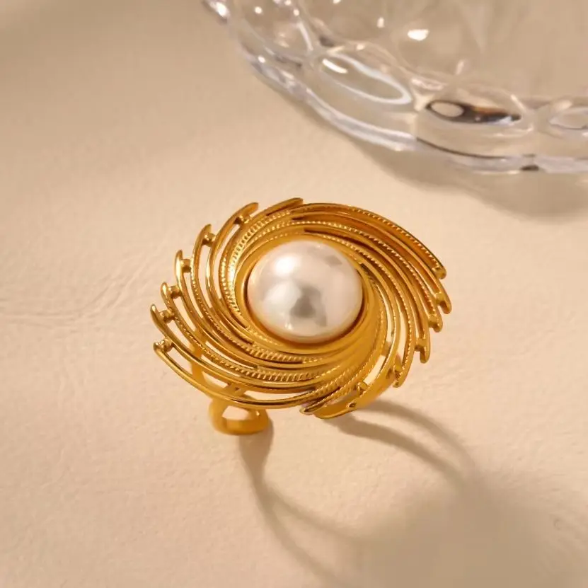 For Women Gold Geo Ring