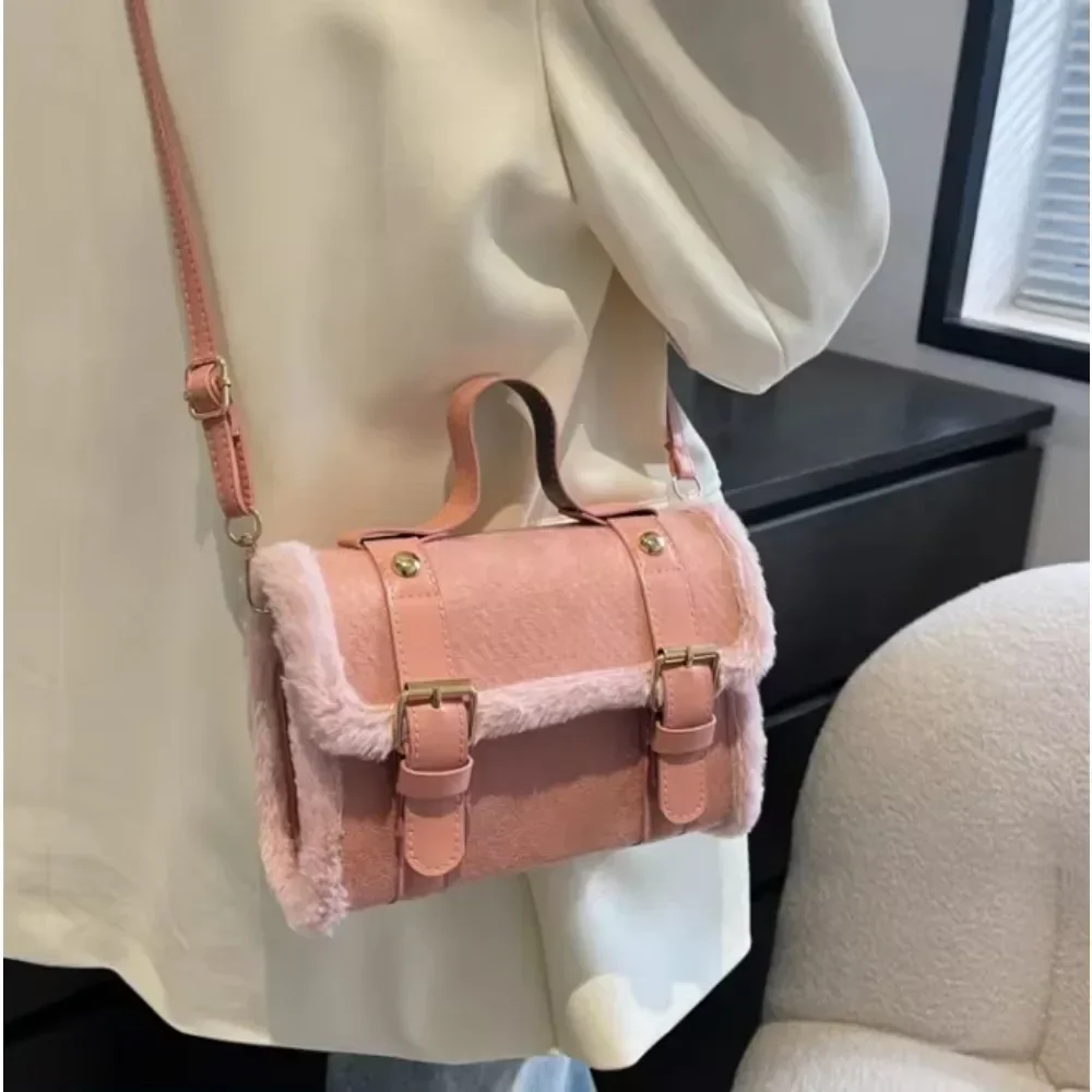 Leisure Autumn and Winter Lamb Plush Small Bag Women'S New Fashion Messenger Bag Simple Black Square Bag 크로스백