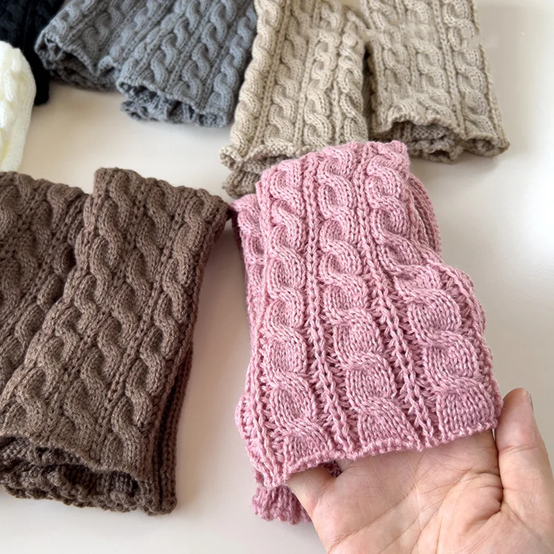 Description Picture 5 of itemAutumn Winter Children Leg Warmers Lolitas Twist Knitted Socks Baby Girls Warm Foot Cover Cute Sweet Guards Socks Long Stockings