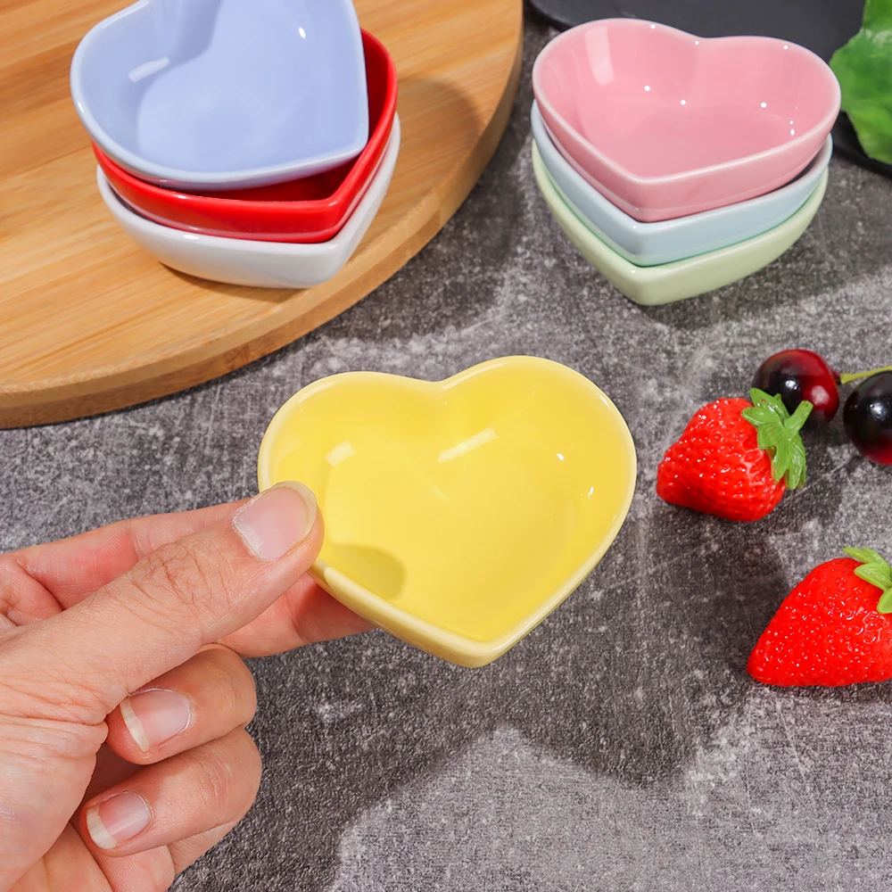 Mini Heart Ceramic Dish Seasoning Dipping Bowl Love Ceramic Dish Colorful Trinket Platos Sauce Tableware for Kitchen sauce dishes seasoning dishes