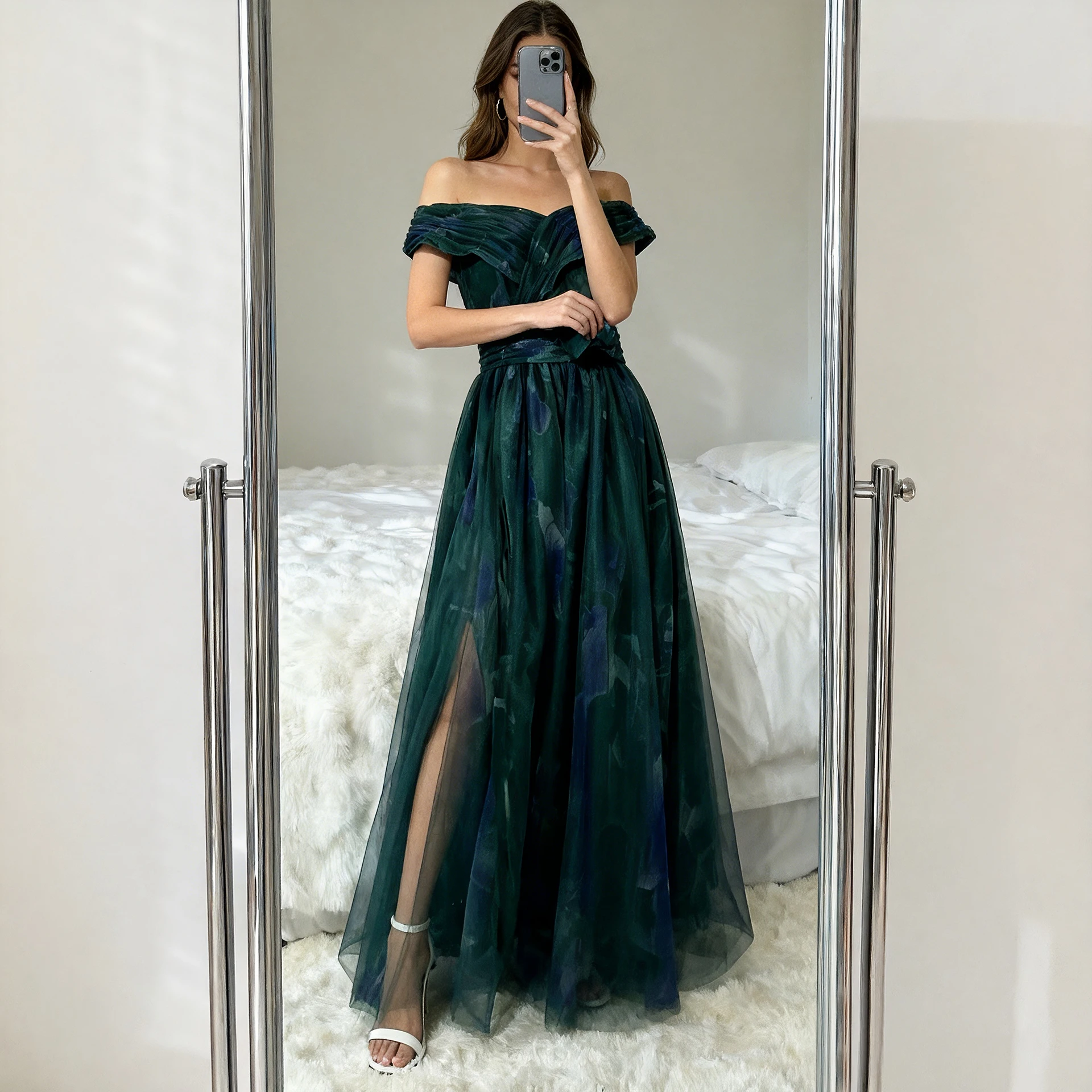 Elegante Abito da Sera per Donna, Vestito Lungo in Tulle Plissettato con Spalle Scoperte e Volant, Spacco Alto, Outfit Formale per Banchetti, Feste, Vacanze e Roleplay - Image 5