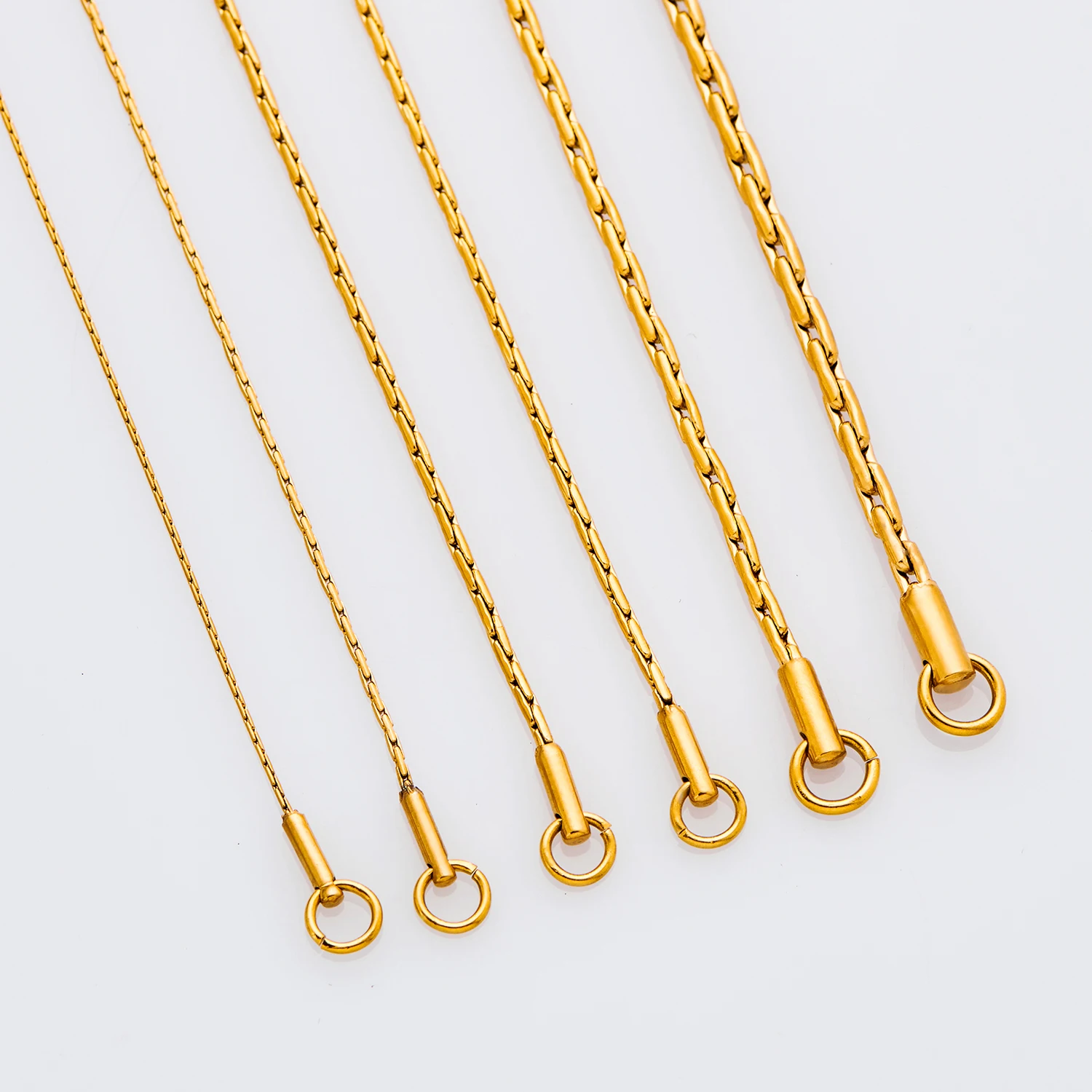 Thin chain necklace - clasp detail