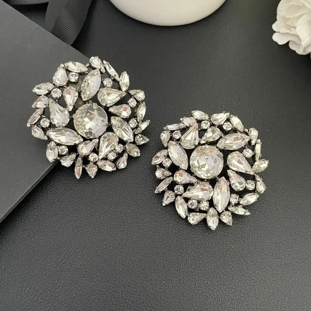 

Earrings Light Luxury Vintage Flowers Atmospheric Ear Clips For Women Aretes De Mujer Pendientes Boucle D’Oreille Orecchini Clip