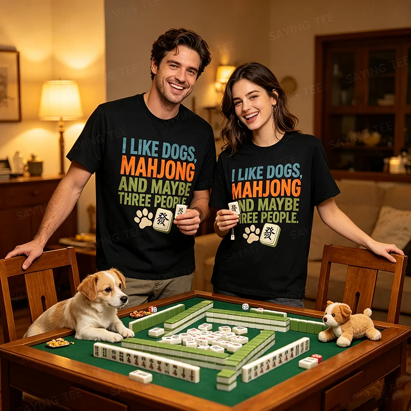 Ich mag Hunde, Mahjong und vielleicht drei Leute – Vintage Mah-Jong T-Shirt im Y2K-Stil mit Hundespiel-Mahjong-Grafik und Spruch – Geschenk