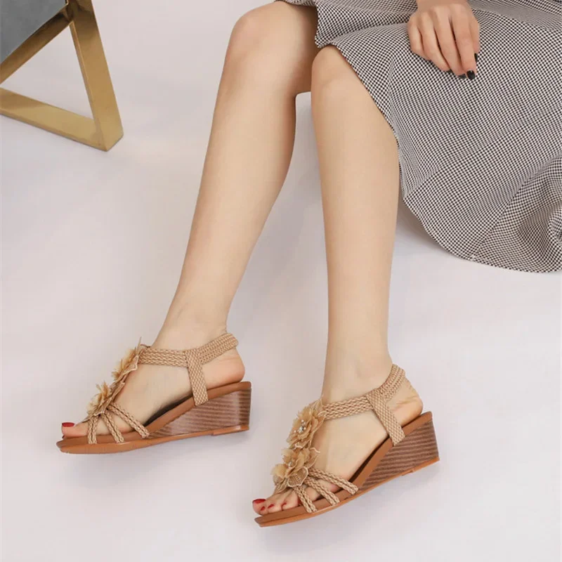 BEYARNE Women's Shoes Fashion Summer Retro Flower Sandals Large Size for Beach women sandals