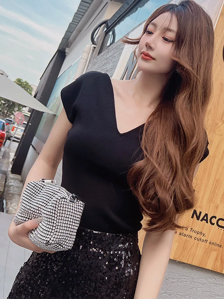 

Dabuwawa Short Knitting Women's 2023 Summer New Slim Petal Sleeve T-Shirt V Neck Office Lady Top DM1BJS015