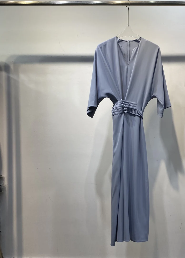 

The new summer dress meets the new design when the retro national style. Light retro mature temperament