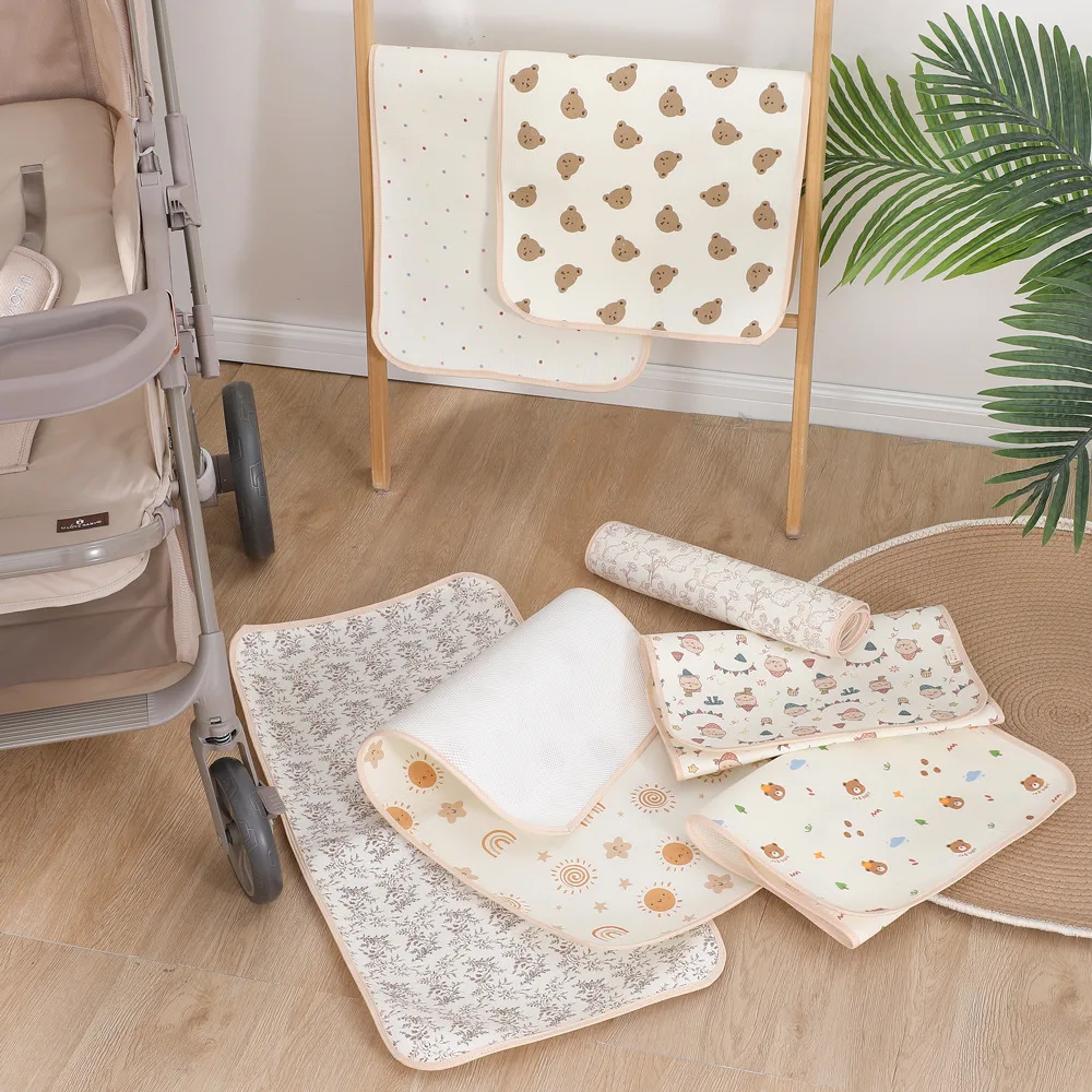 Baby Stroller Diaper Pad Gauze Cute Cartoon Baby Stroller Seat Mat Non-slip Absorbent Reusable Infant Urinal Mat Breathable