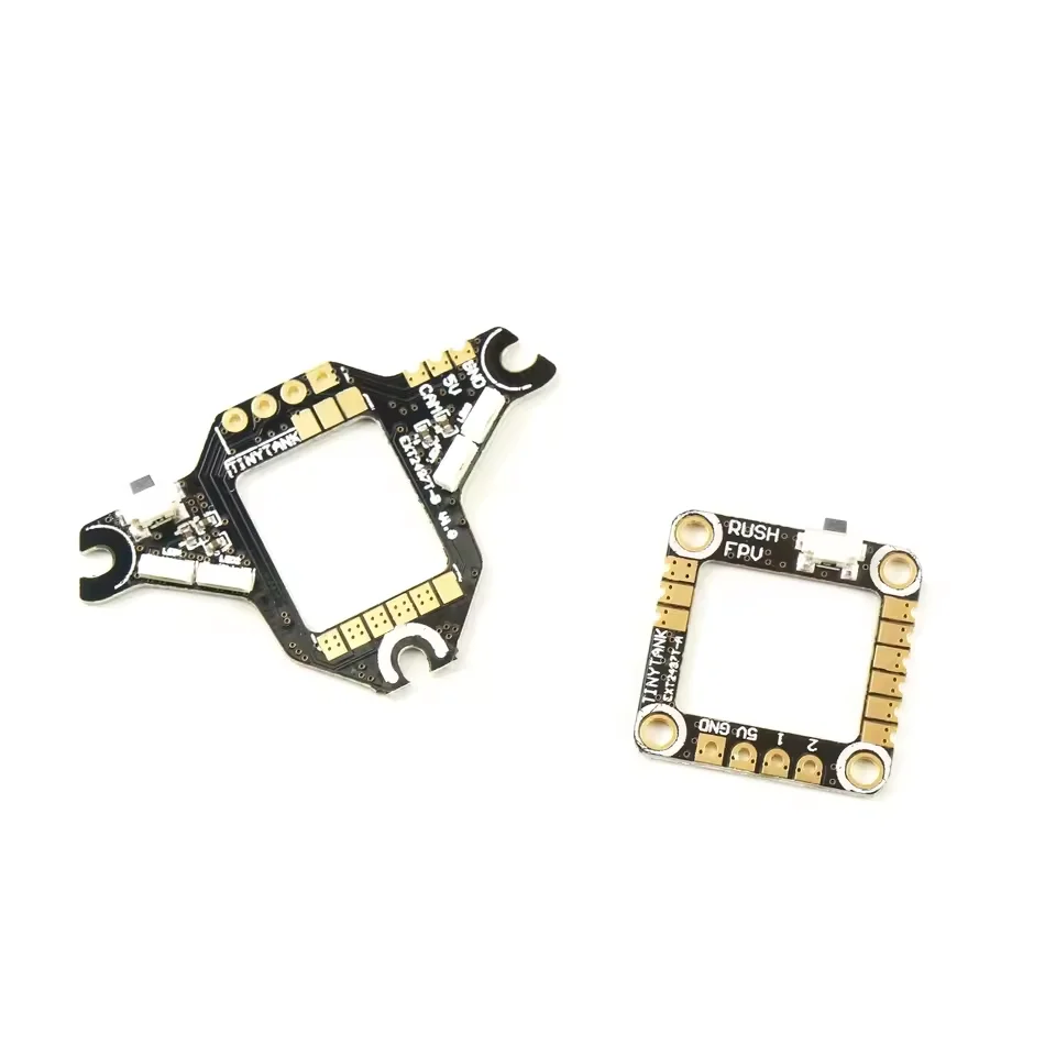 RUSHFPV TANK TINY VTX 48CH 350mW posé sur une table avec câble d'alimentation et connecteur RP-SMA